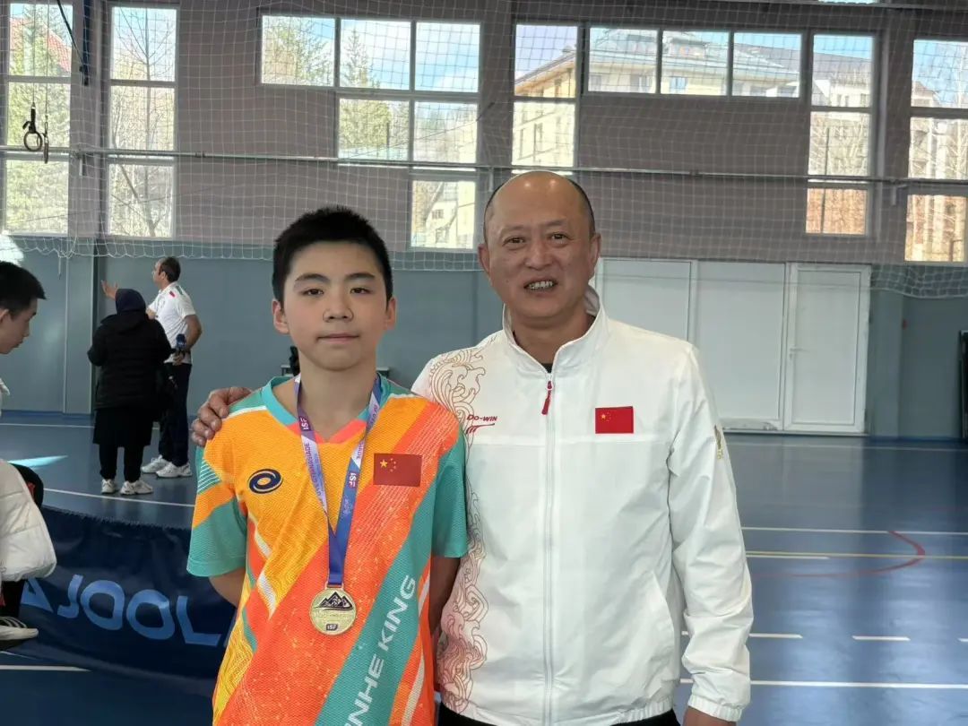 bsport体育网址哈三中教师指导中国女子乒乓球队夺得U15世界中学生夏季运动会团体冠军(图2)