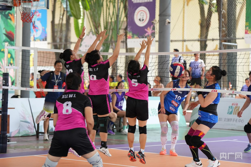 bsport体育平台雨林赛场展竞技之美 多元融合打造体育赛事新典范—中国景洪·2025萨马兰奇杯气排球超级精英赛圆满收官(图1)